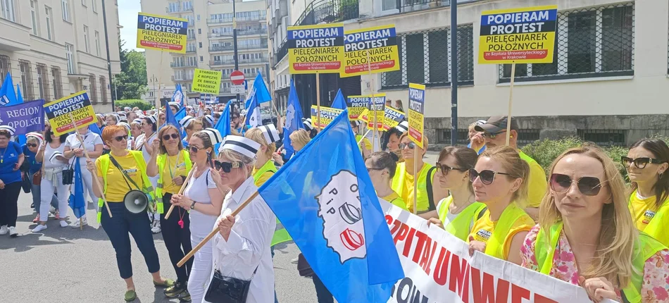 Pielęgniarki protestowały przed Sejmem - Obrazek nagłówka