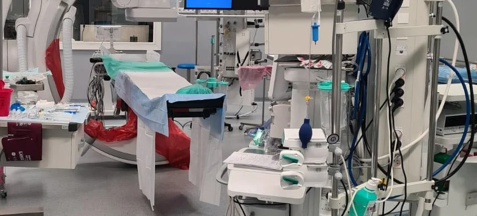 Innowacyjna operacja w Kielcach. Pacjentce wszczepiono stentgraft zaprojektowany specjalnie dla niej - Obrazek nagłówka