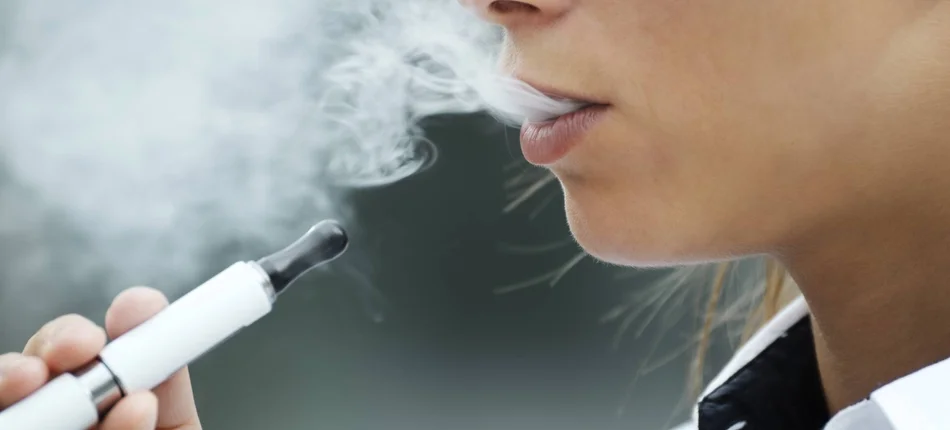 E-papierosy uzależniają coraz więcej młodych Polaków - Obrazek nagłówka