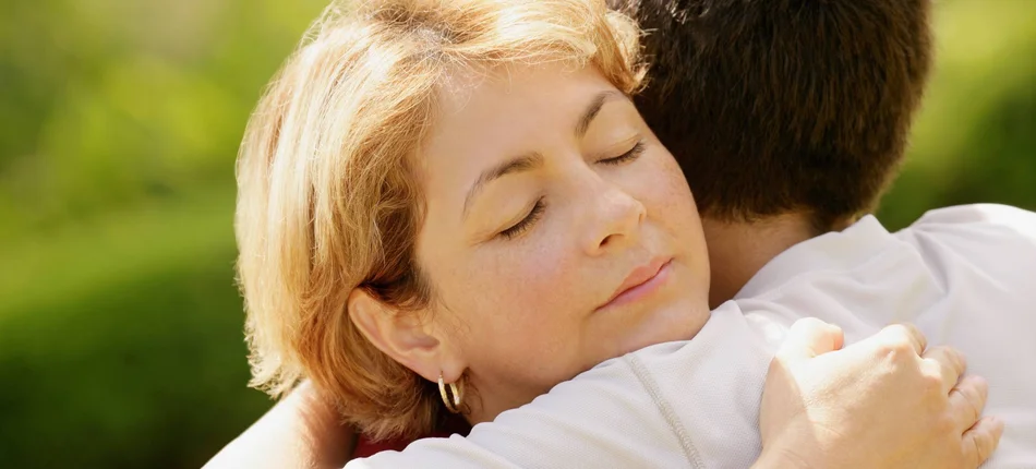 Przytulanie zapobiega infekcjom i łagodzi ich przebieg - Obrazek nagłówka