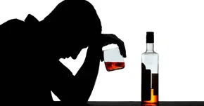 Raport NIK: uzależnienia od alkoholu i narkotyków wciąż bagatelizowane 