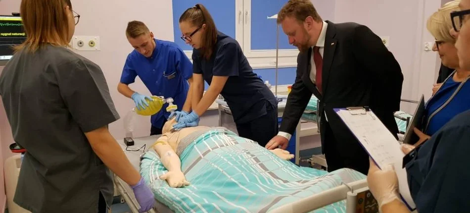 Minister zdrowia otworzył MCSM w Płocku. Nowoczesne miejsce praktyk dla pielęgniarek i położnych 

 - Obrazek nagłówka