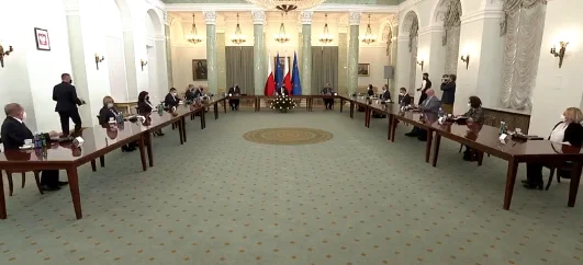 Spotkanie prezydenta Andrzeja Dudy ze środowiskami zaangażowanymi w walkę z pandemią COVID-19 - na żywo - Obrazek nagłówka