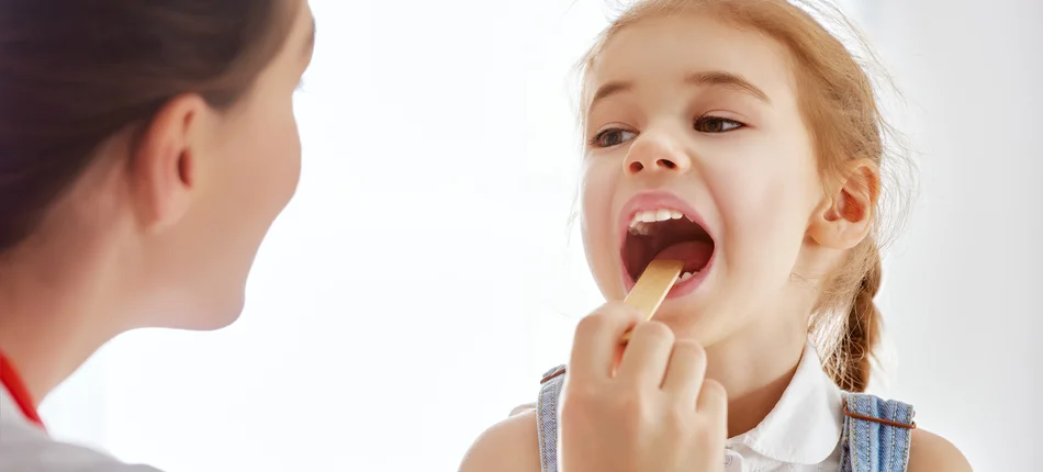 Zapalenie jamy ustnej u dzieci: co powinieneś wiedzieć jako rodzic? - Obrazek nagłówka
