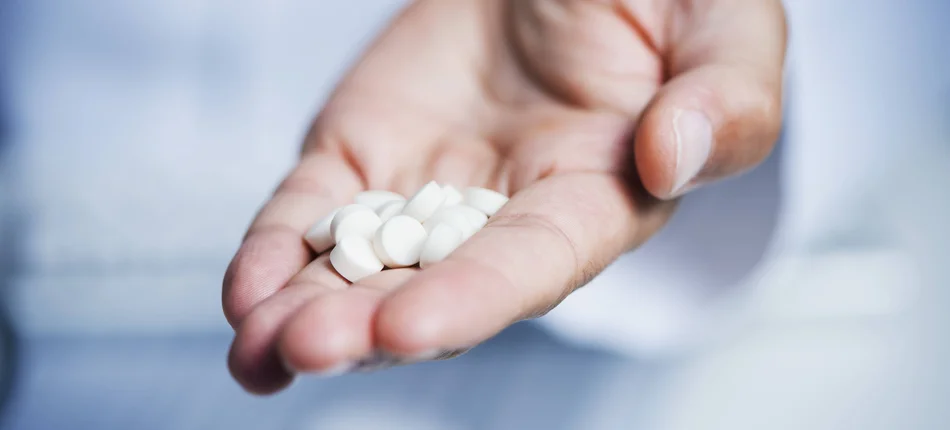 Czy ibuprofen oraz niektóre leki na nadciśnienie i cukrzycę mogą zaszkodzić zakażonym koronawirusem? - Obrazek nagłówka