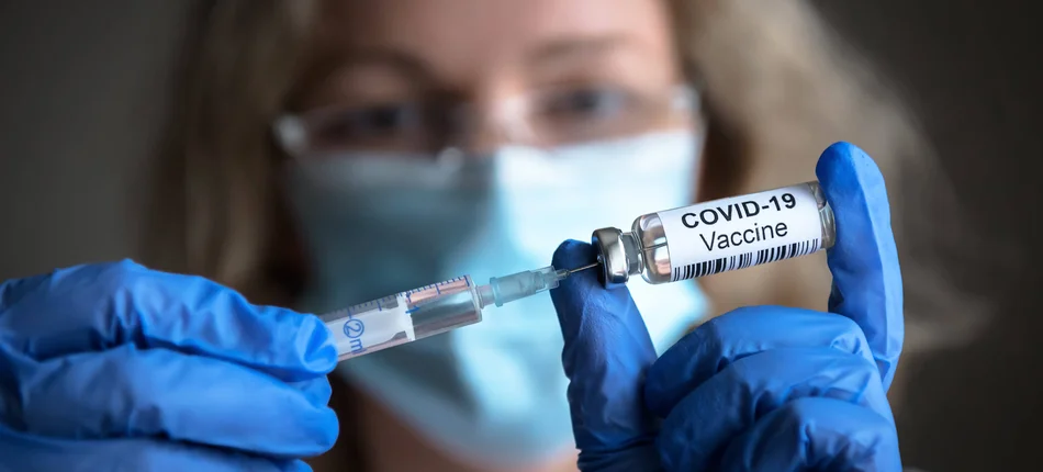 Obowiązkowe szczepienia przeciw COVID-19? Kompromitujący chaos  - Obrazek nagłówka