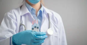 FDA jest za podaniem trzeciej dawki szczepionki przeciw COVID-19
