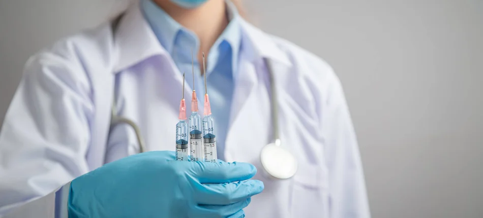 FDA jest za podaniem trzeciej dawki szczepionki przeciw COVID-19 - Obrazek nagłówka