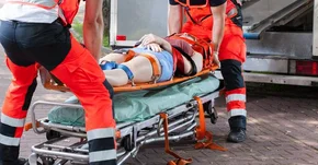 Badach-Rogowski: Pracodawcy okradają ratowników medycznych