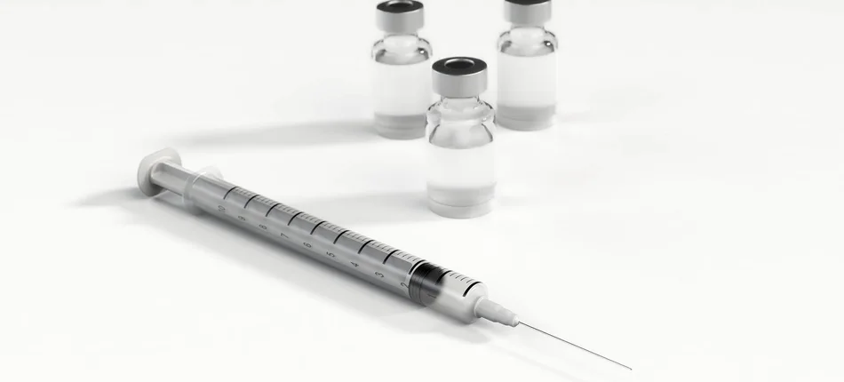 Ministerstwo Zdrowia uspokaja pacjentów i komentuje burzę wokół użycia szczepionek - Obrazek nagłówka