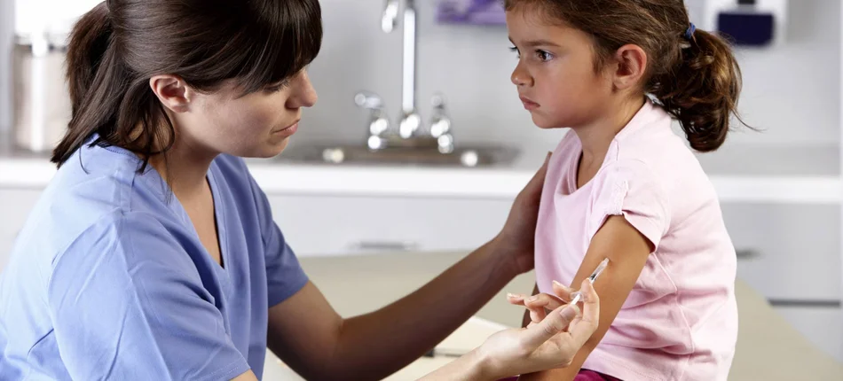 Coroczne szczepienie dzieci przeciw grypie, wzmacnia ich przyszłą odporność - Obrazek nagłówka