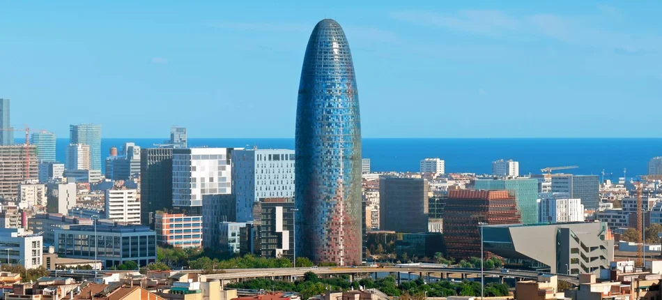 Barcelona kusi EMA przepięknym superbiurowcem - Obrazek nagłówka