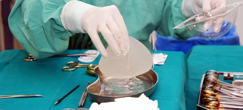 Niemieckie odszkodowania za francuskie implanty piersi - Obrazek nagłówka
