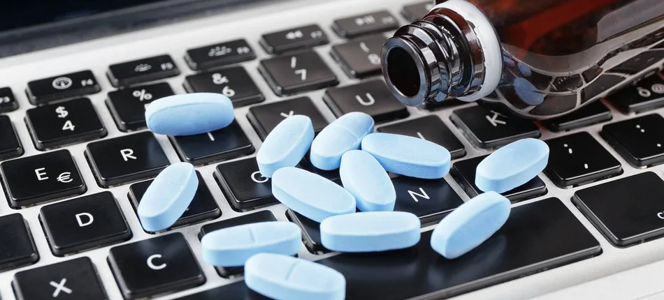 Połowa leków kupowanych w Internecie jest fałszywa. Czy problem rozwiąże dyrektywa fałszywkowa? - Obrazek nagłówka