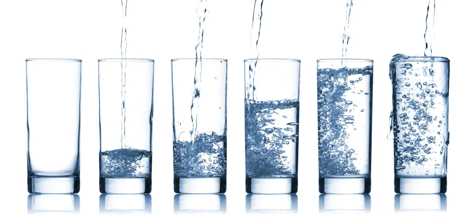 Seniorzy piją za mało wody. Dlaczego w ich przypadku jest to szczególnie groźne? - Obrazek nagłówka