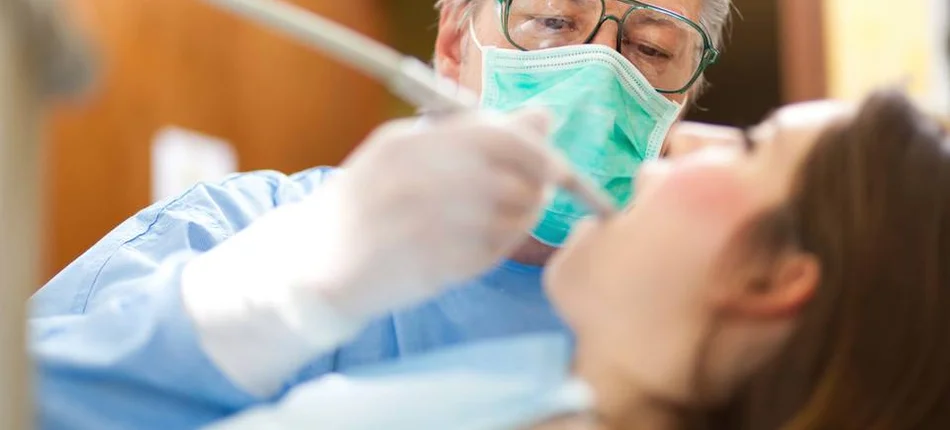 Samorząd lekarski za koniecznością pozostawienia stażu podyplomowego dentystów w formie niepodzielonej - Obrazek nagłówka
