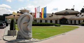 Pionierska operacja w Światowym Centrum Słuchu w Kajetanach