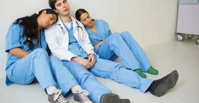 Państwowa Inspekcja Pracy o przepracowanych lekarzach