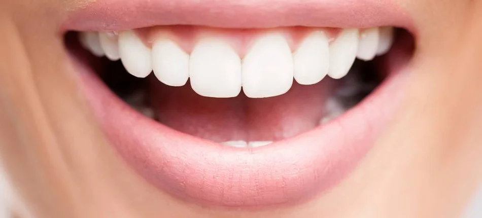 Bezpieczne wybielanie zębów bez ścierania - Obrazek nagłówka