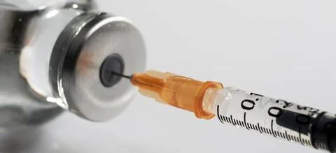 MZ złoży zawiadomienie do prokuratury na lekarzy, którzy podali wadliwe szczepionki - Obrazek nagłówka