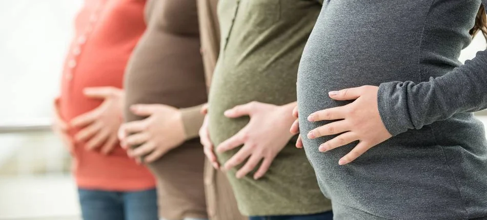 Niemal 44 proc. porodów w Polsce kończy się cesarskim cięciem - Obrazek nagłówka