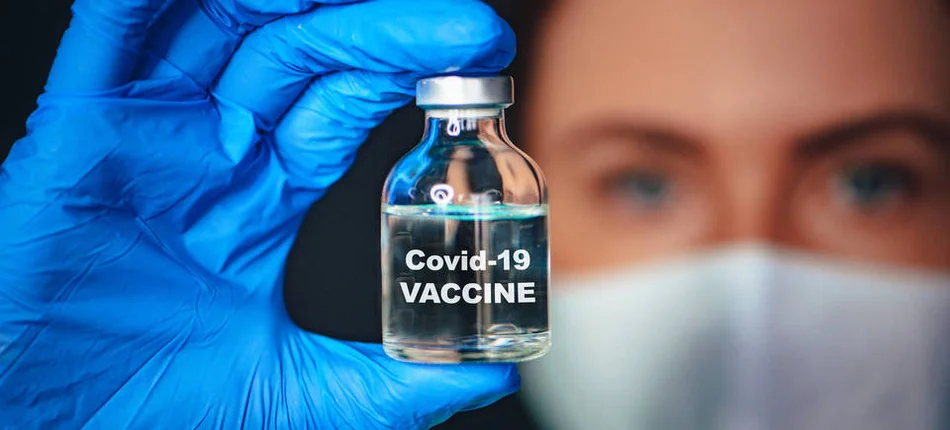 Ministerstwo Zdrowia podaje zasady szczepień przeciw COVID–19 personelu medycznego i niemedycznego - Obrazek nagłówka