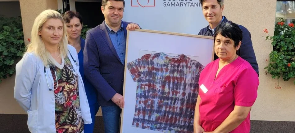 The minister's t-shirt will be auctioned - Header image